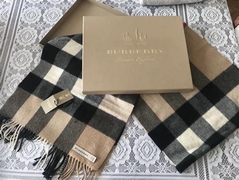 RETAIL Burberry cashmere scarves (different colours and sizes)